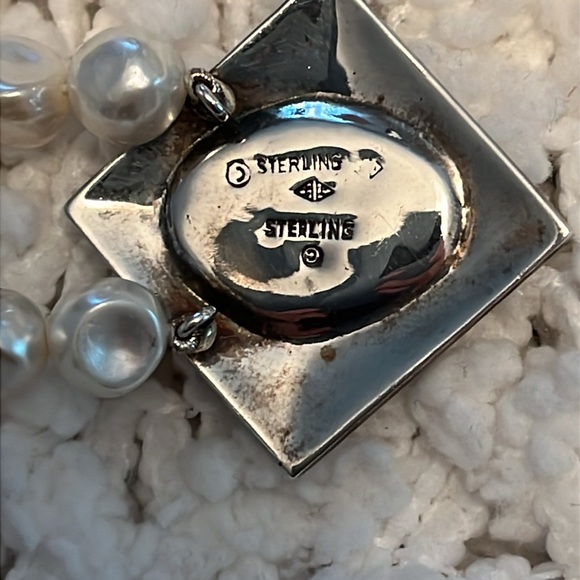 VINTAGE Judith Jack Sterling and faux pearl marcasite necklace and earrings. - Picture 5 of 10